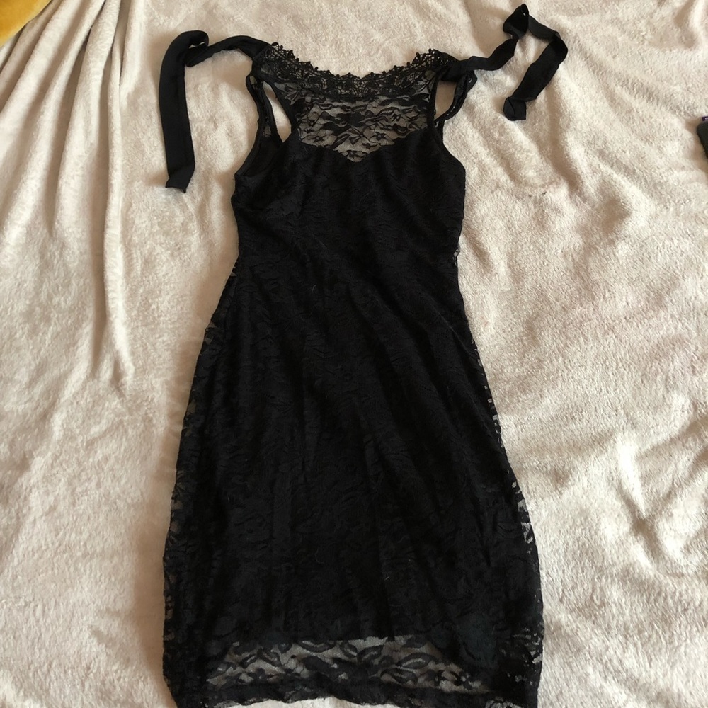 High neck back tie